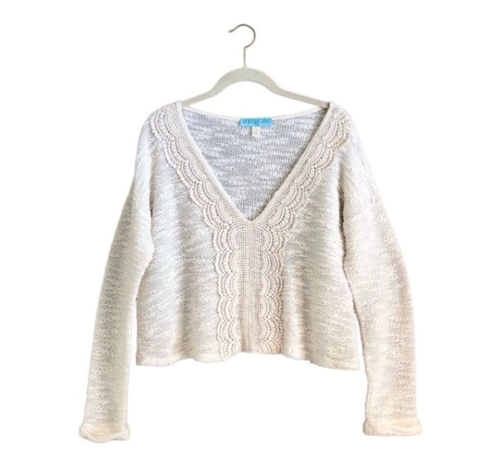 Dina Be cropped oatmeal colored cotton v-neck laced trimmed sweater - S